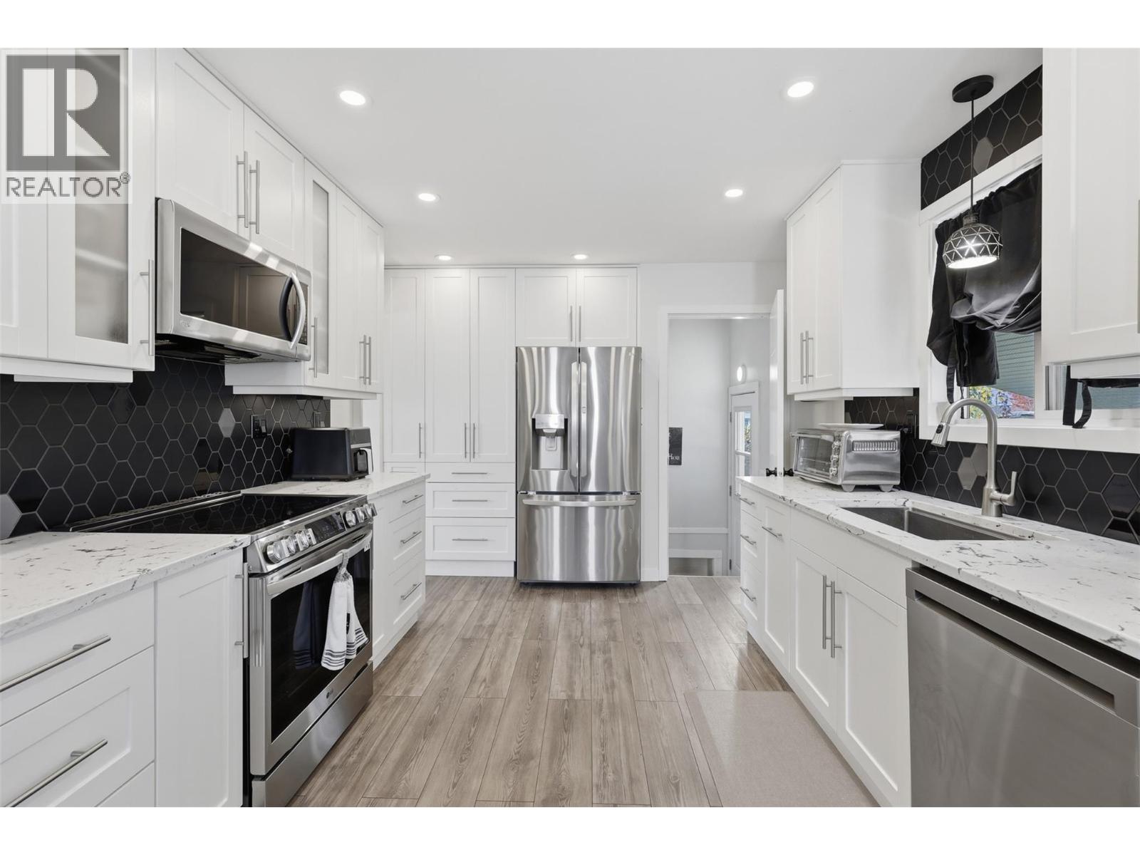 MLS® listing #30418050 for sale located at 1239 10th Street