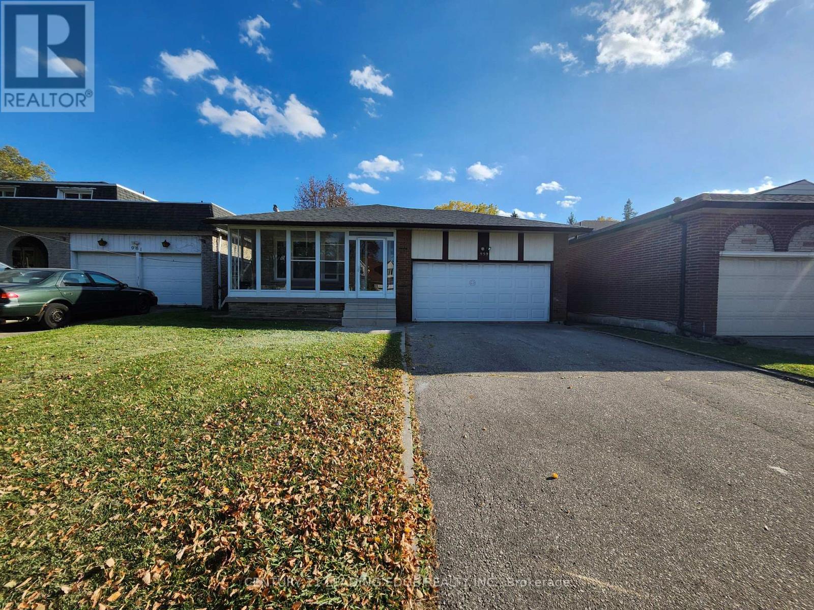 MLS® listing #30418860 for sale located at MAIN - 959 HUNTINGWOOD DRIVE S