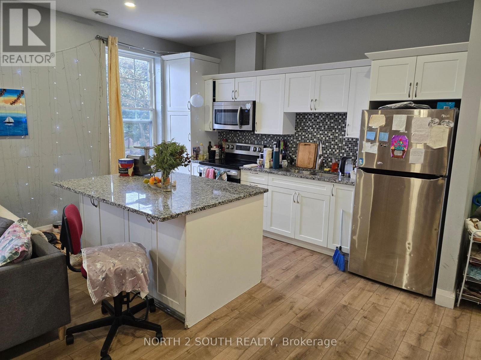 MLS® listing #30418973 for sale located at 2 - 140 MURRAY STREET