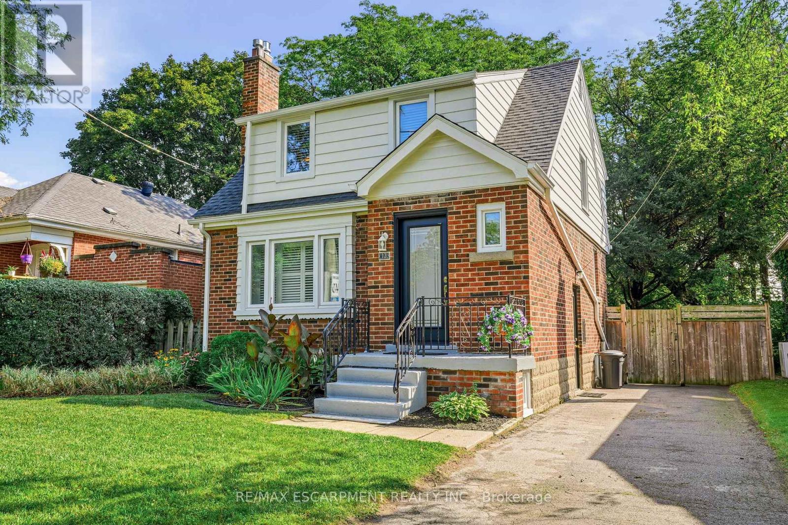 MLS® listing #30418980 for sale located at 13 ALLAN AVENUE