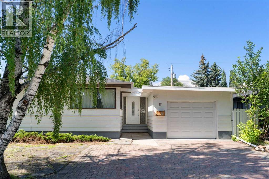 MLS® listing #30419039 for sale located at 87 Hillgrove Drive SW
