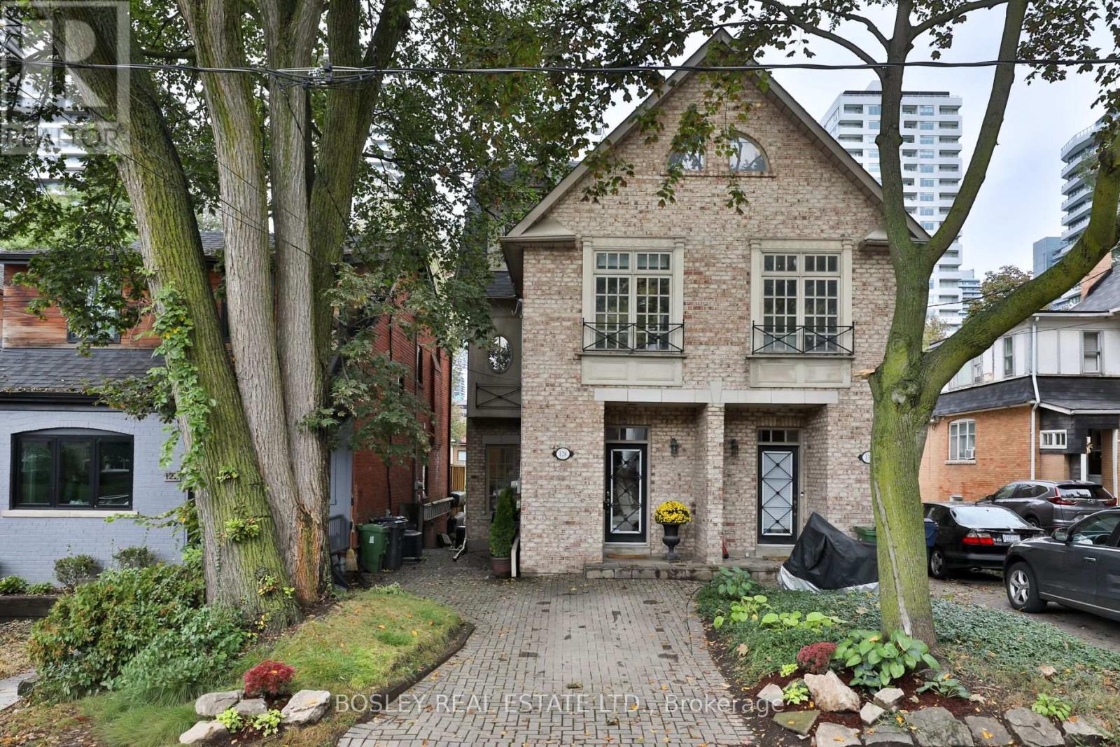 MLS® listing #30421703 for sale located at 128 HILLSDALE AVENUE E