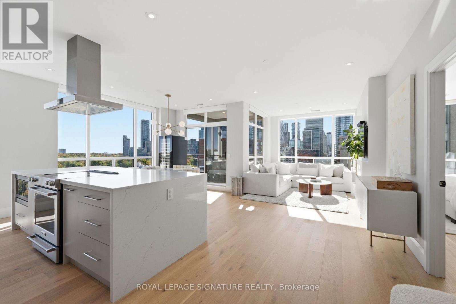 MLS® listing #30422093 for sale located at 1002 - 980 YONGE STREET