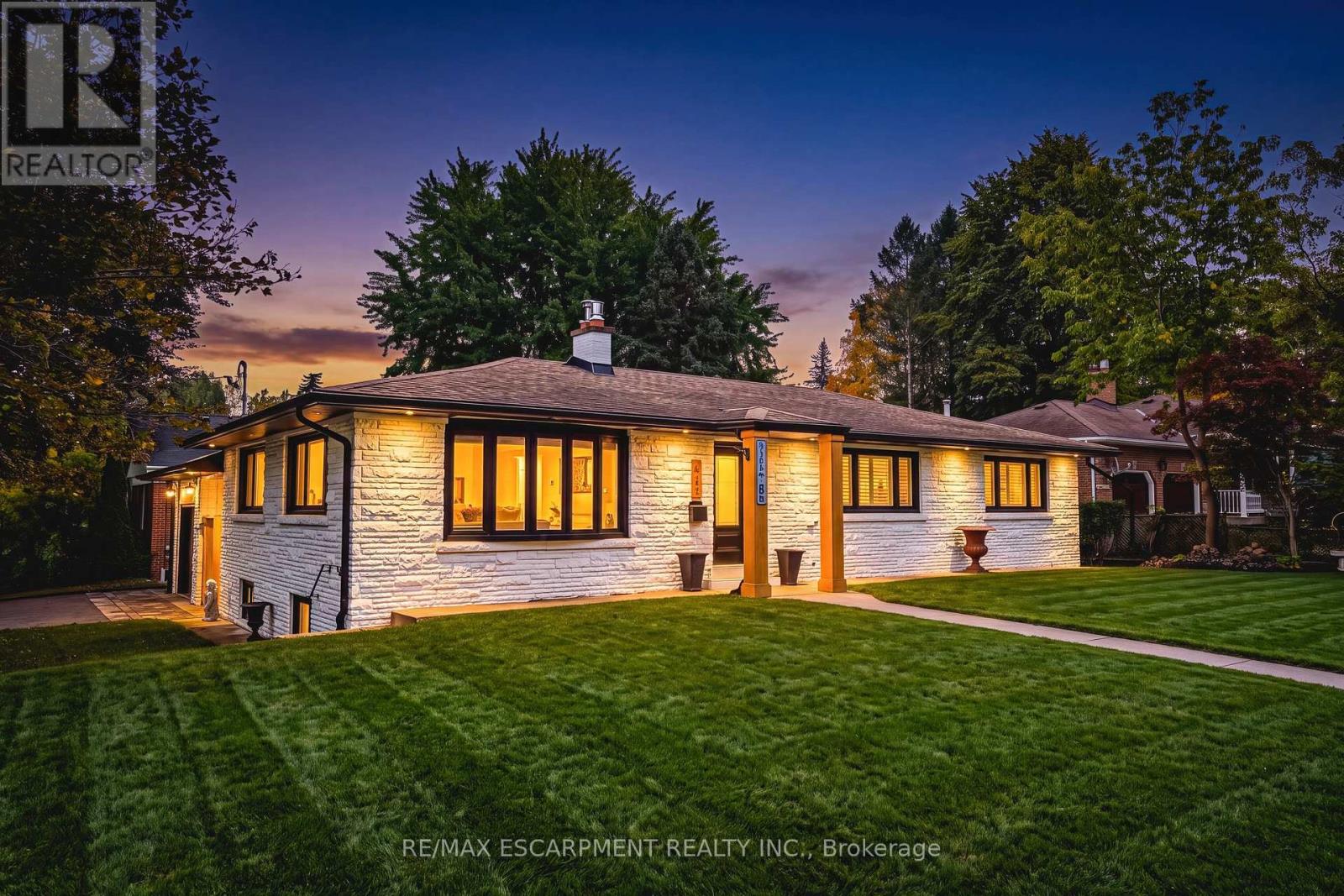 MLS® listing #30422210 for sale located at 915 TANAGER AVENUE