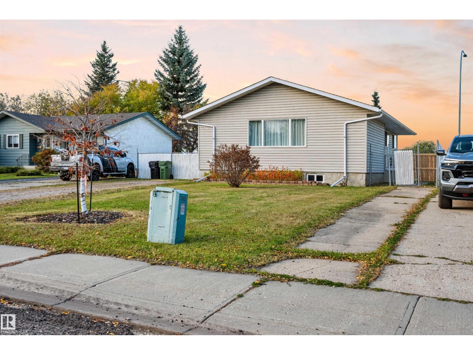 MLS® listing #30422897 for sale located at 4504 43B AV