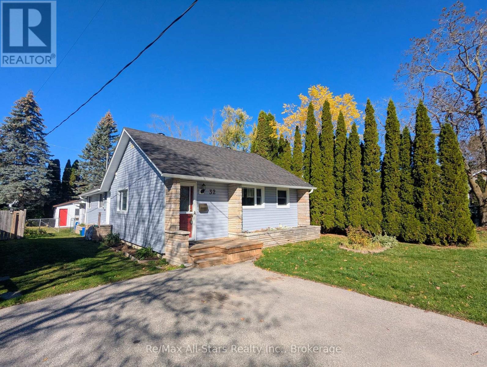 MLS® listing #30424526 for sale located at 32 CHURCHILL CRESCENT