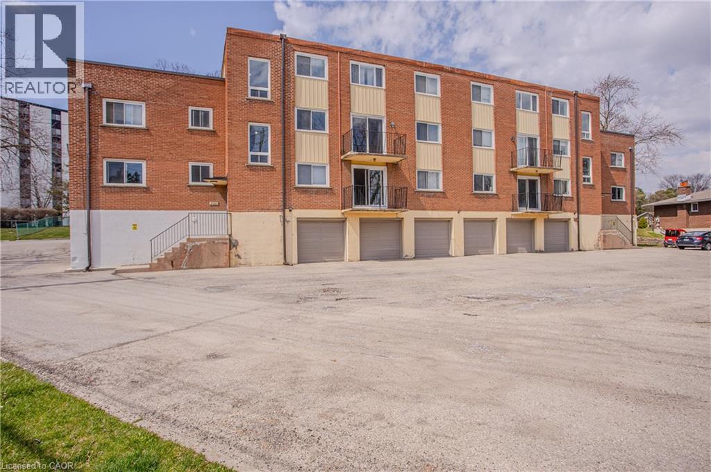 MLS® listing #30424905 for sale located at 371 DALE Crescent Unit# 4