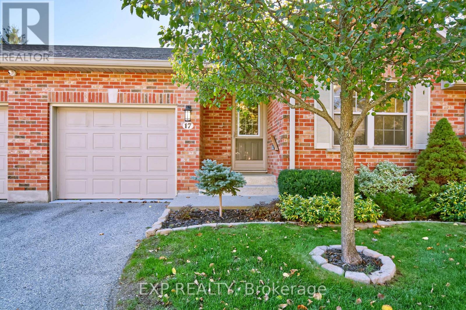 MLS® listing #30426339 for sale located at 17 - 1337 COMMISSIONERS RD ROAD W