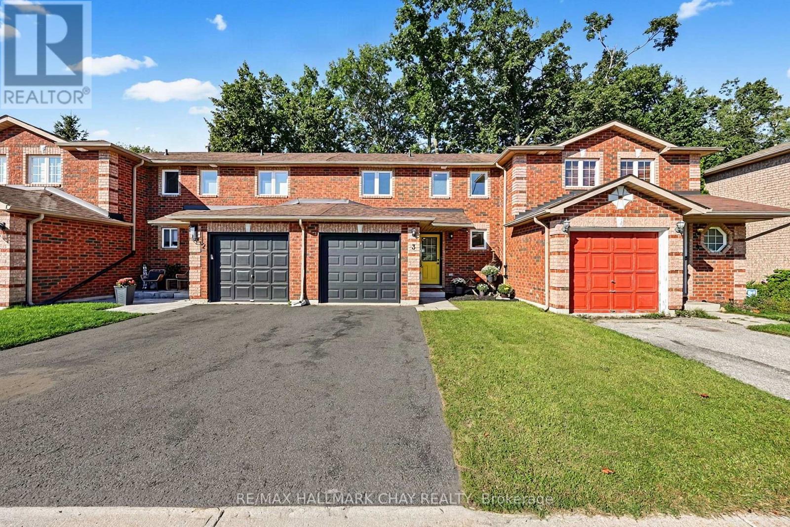 MLS® listing #30426700 for sale located at 3 - 38 KENWELL CRESCENT