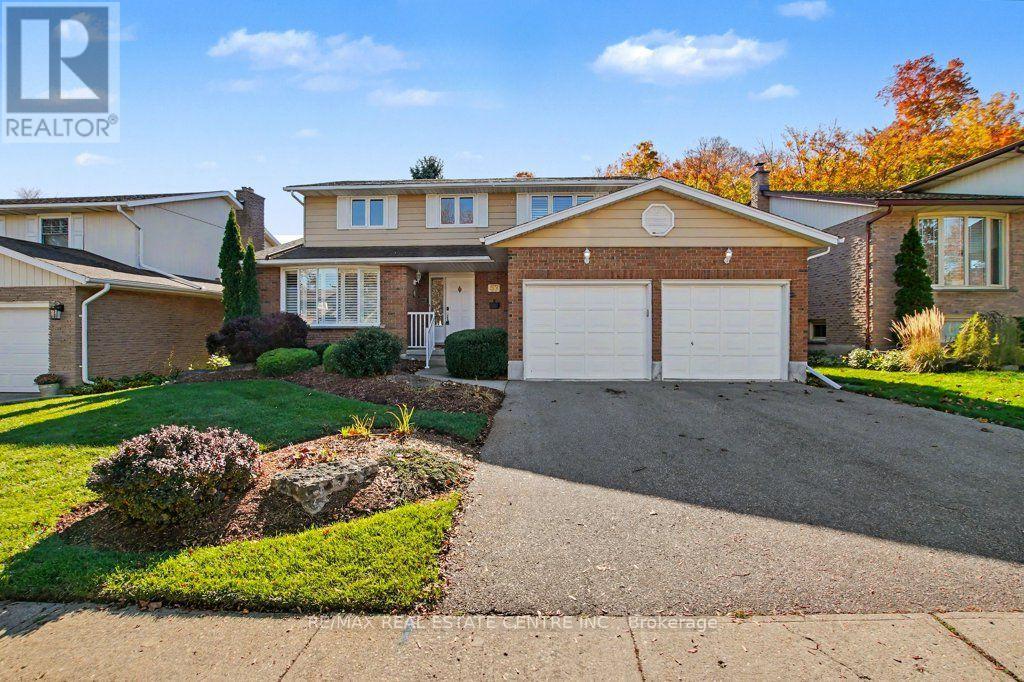 MLS® listing #30426719 for sale located at 57 TRAILVIEW DRIVE
