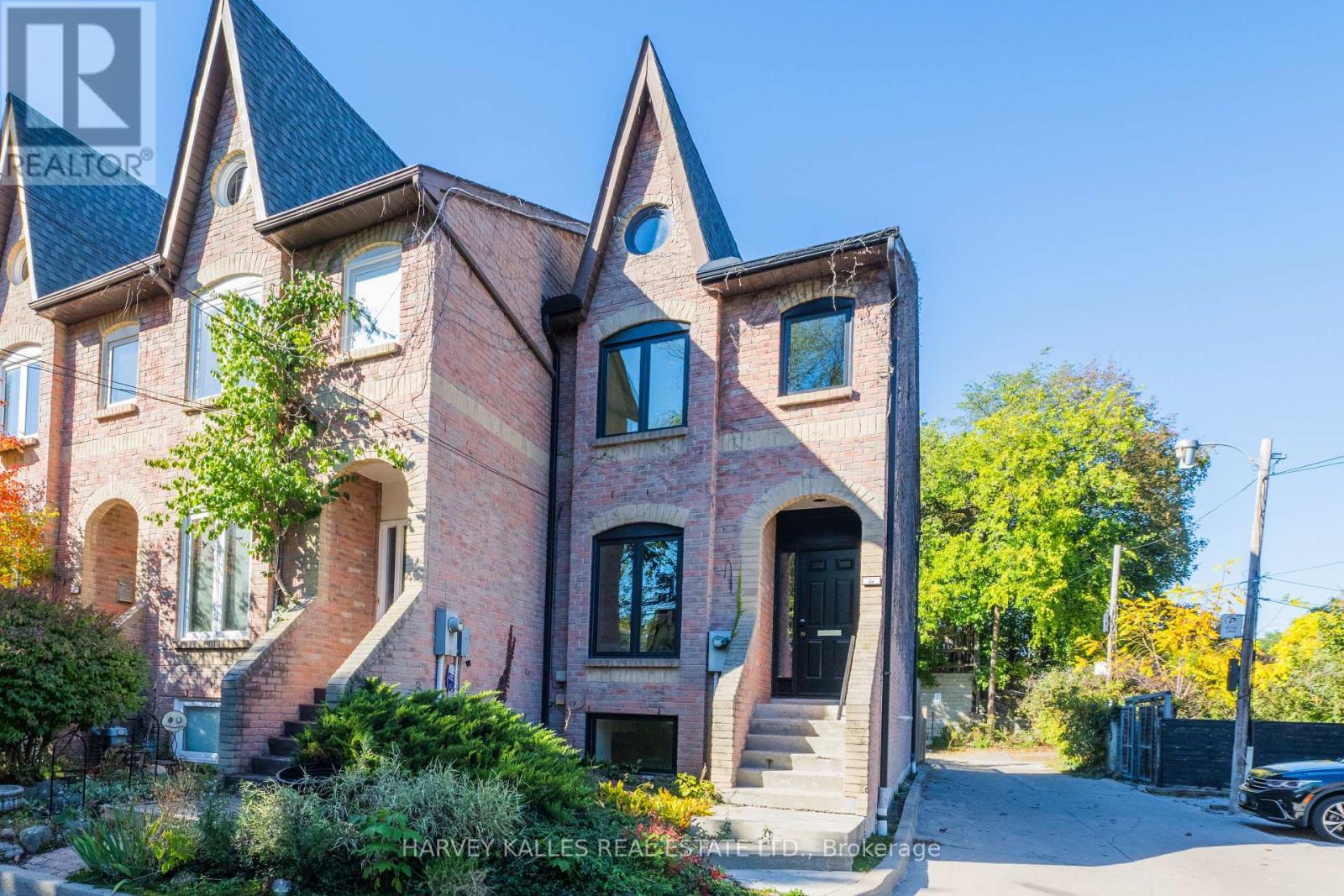 MLS® listing #30428609 for sale located at 16 ST. JAMES COURT