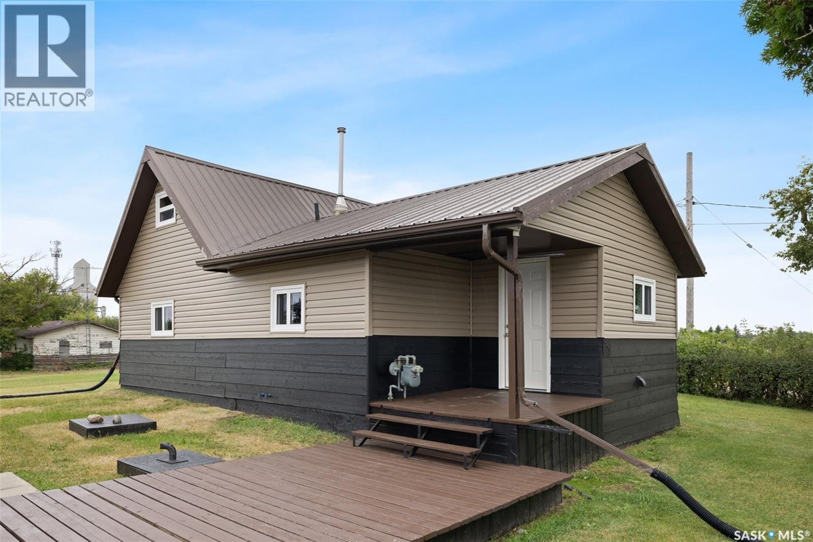MLS® listing #30429358 for sale located at 511 Daniel AVENUE