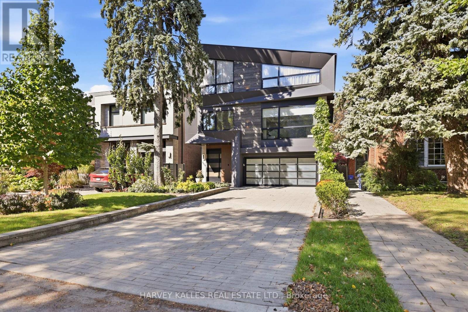 MLS® listing #30429627 for sale located at 554 ST CLEMENTS AVENUE