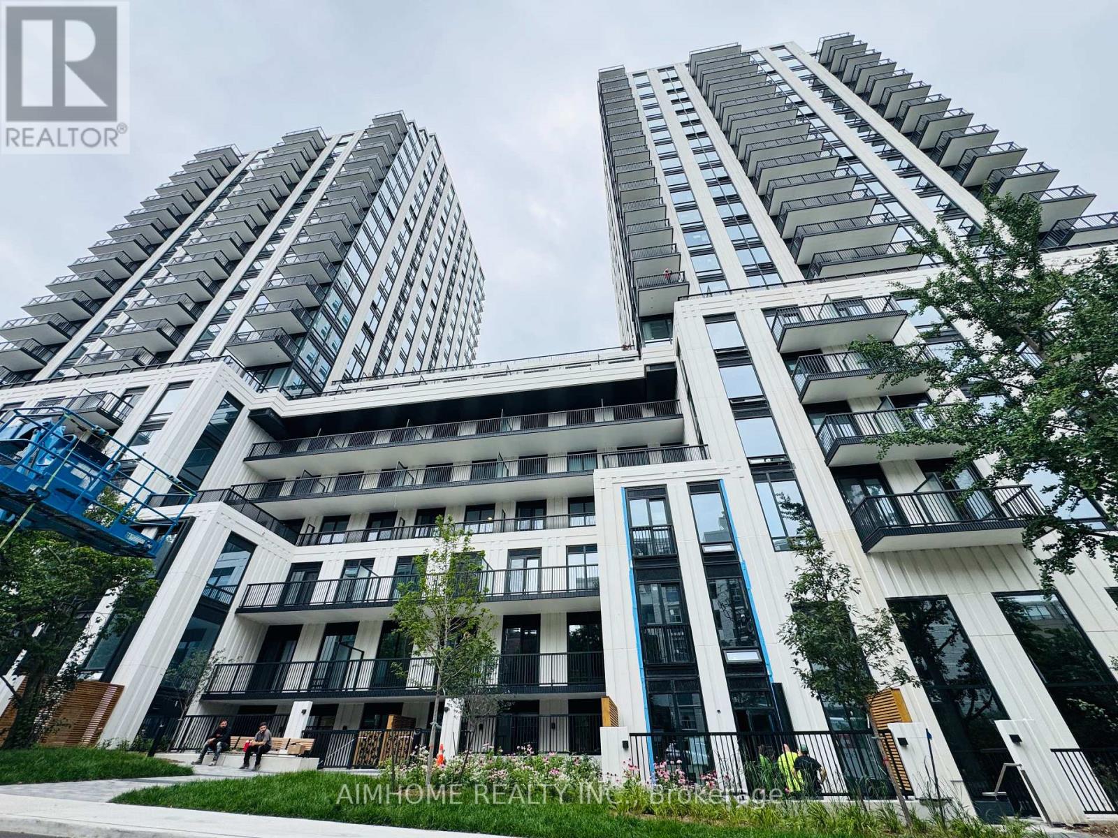MLS® listing #30431326 for sale located at 1606 - 91 MONTCLAIR AVENUE