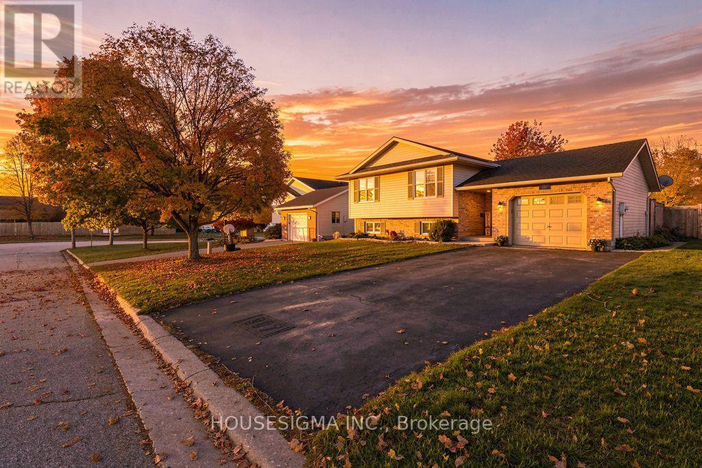 MLS® listing #30431488 for sale located at 307 JEREMYS CRESCENT