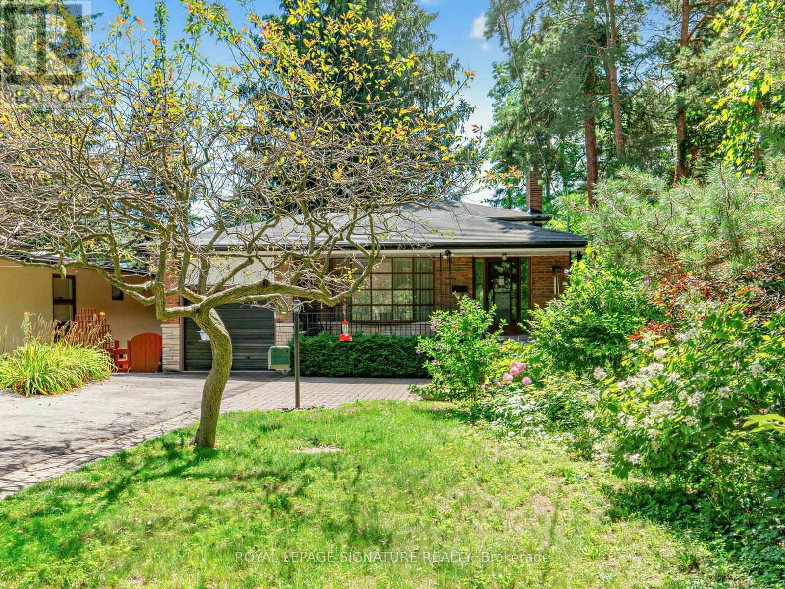 MLS® listing #30431627 for sale located at 162 BATHGATE DRIVE