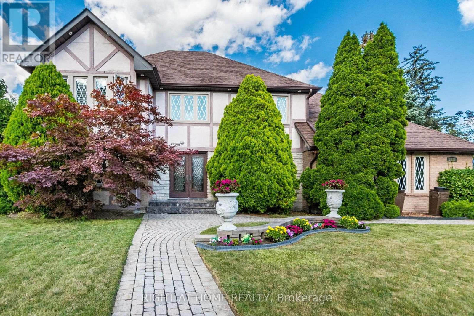 MLS® listing #30431646 for sale located at 2029 SAINT ANDREW'S PLACE