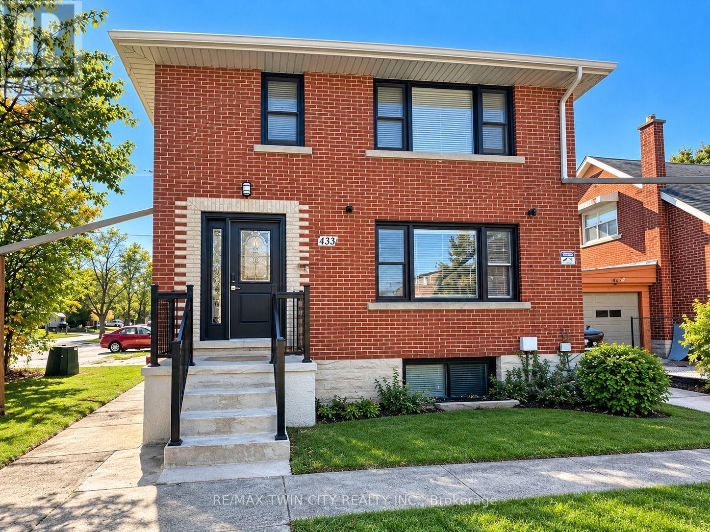 MLS® listing #30432697 for sale located at 3 - 433 CONNAUGHT STREET