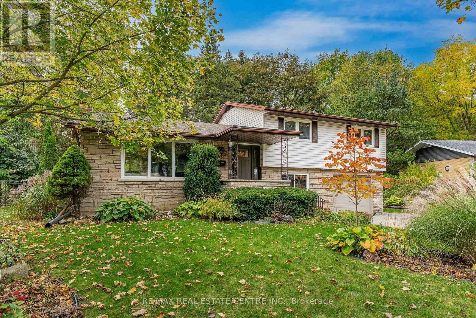 MLS® listing #30433457 for sale located at 33 SHADYWOOD CRESCENT