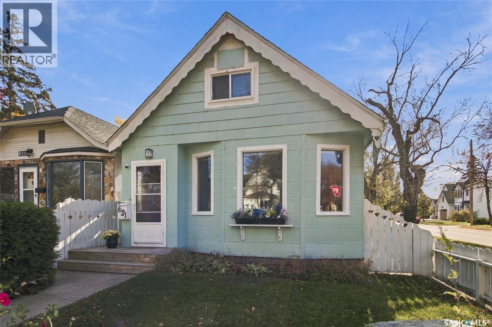 MLS® listing #30433502 for sale located at 621 31st STREET W