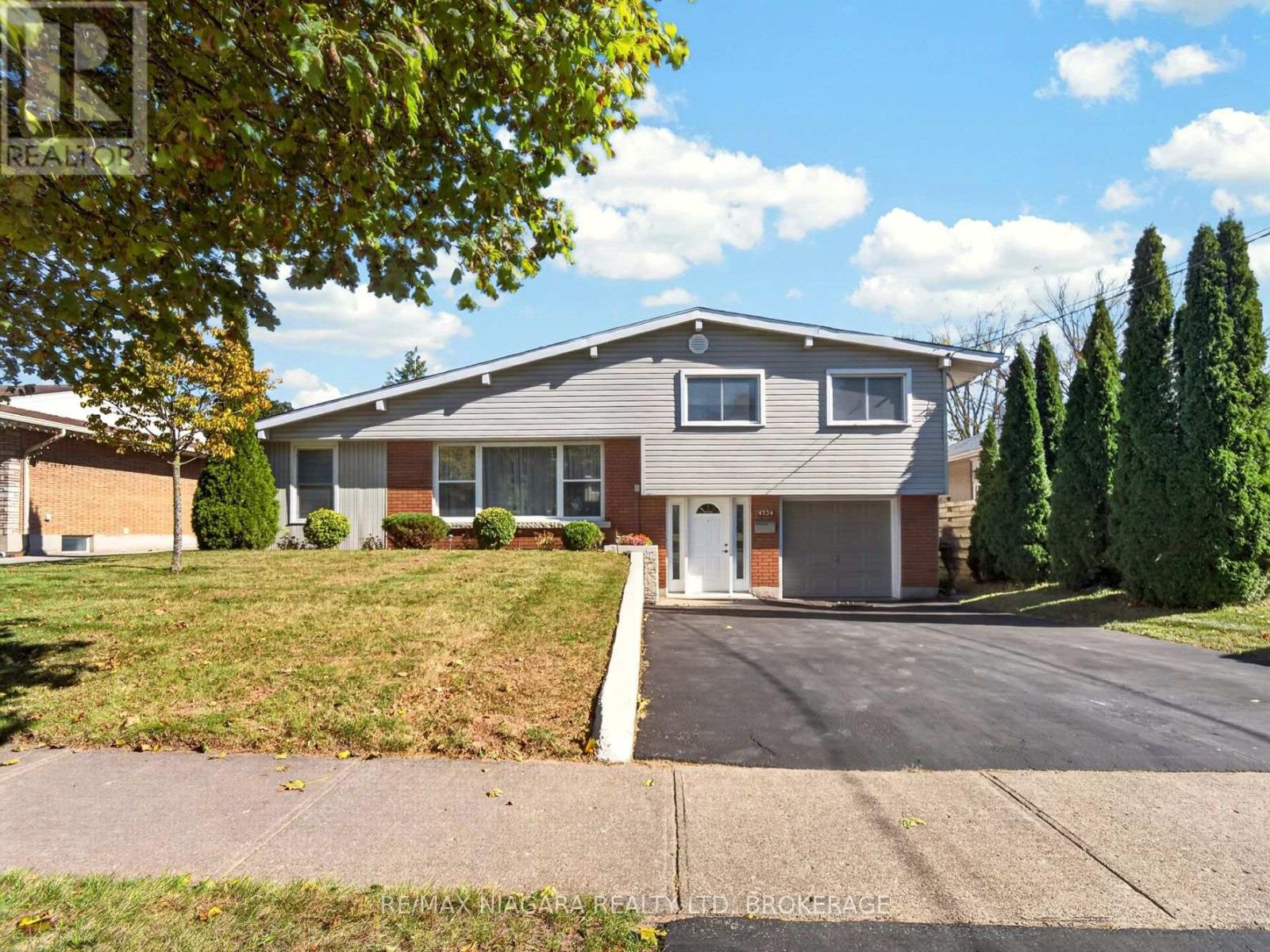 MLS® listing #30434564 for sale located at 4534 PETTIT AVENUE