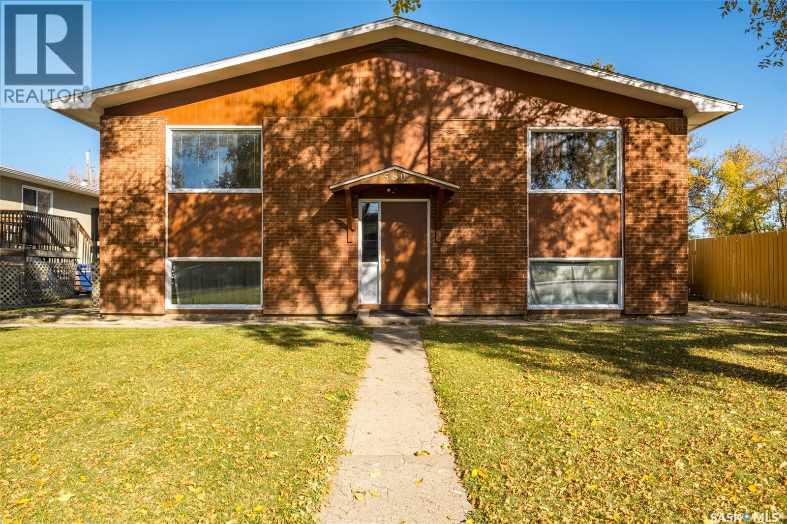 MLS® listing #30435754 for sale located at 580 26th STREET E