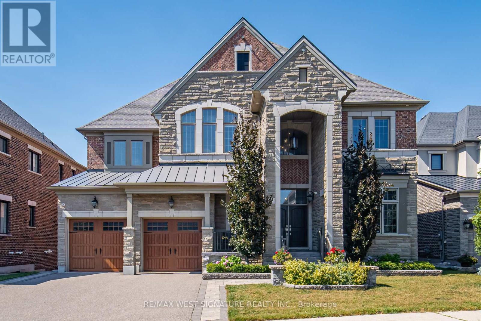 MLS® listing #30436564 for sale located at 56 SIR HENRY COURT