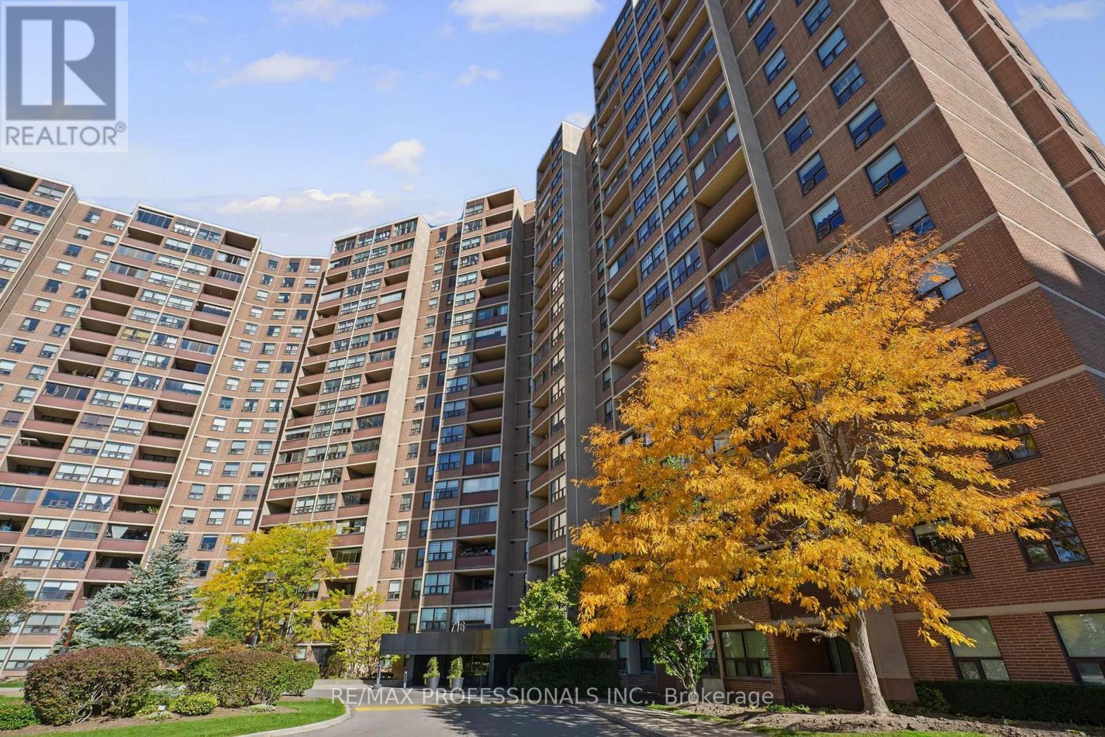 MLS® listing #30436583 for sale located at 605 - 716 THE WEST MALL ROAD
