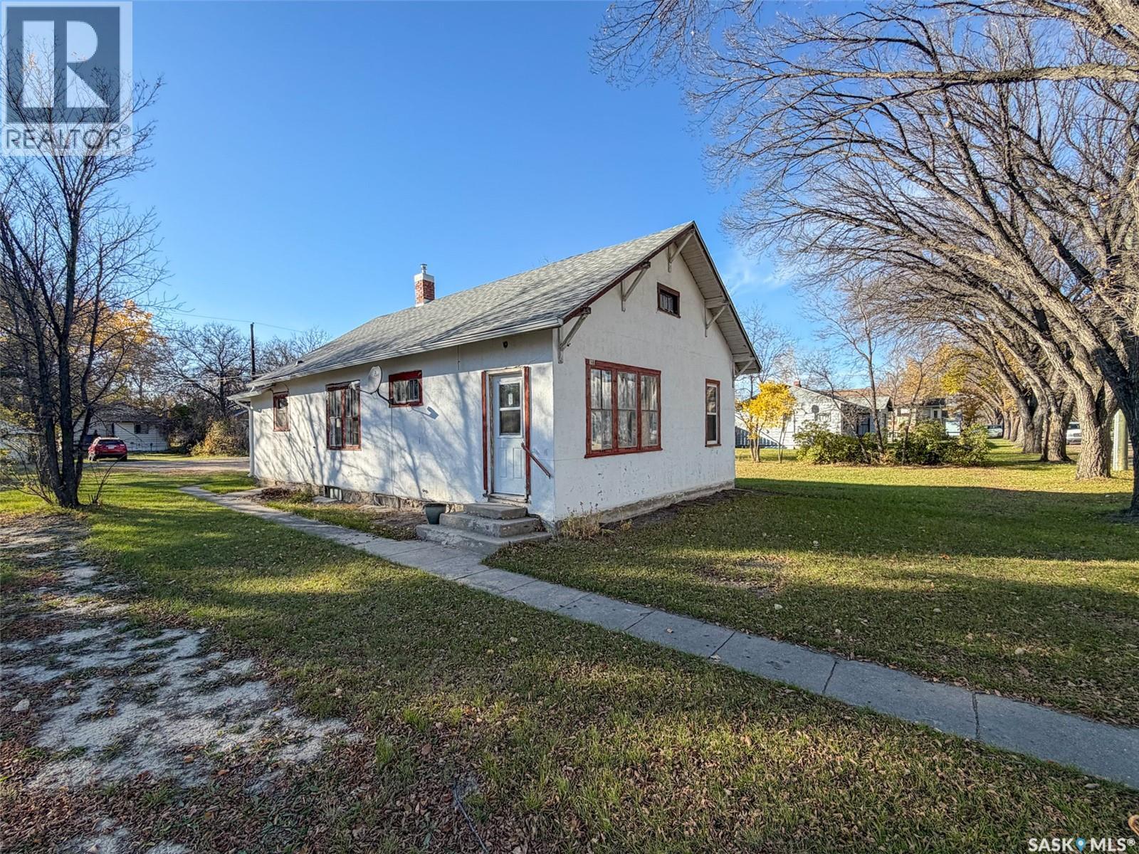 MLS® listing #30436615 for sale located at 431 1st STREET W