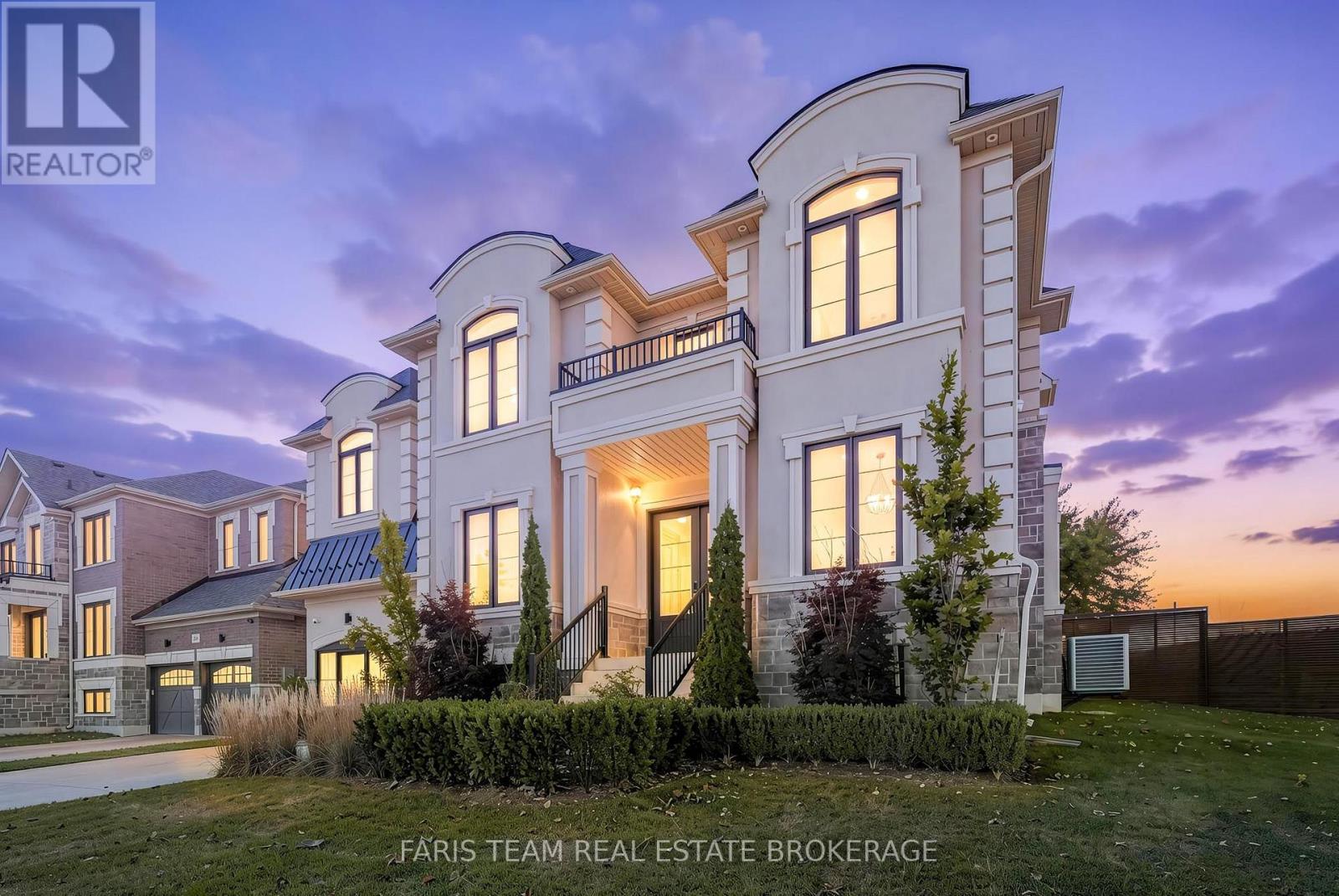 MLS® listing #30437199 for sale located at 207 SUTHERLAND STREET S