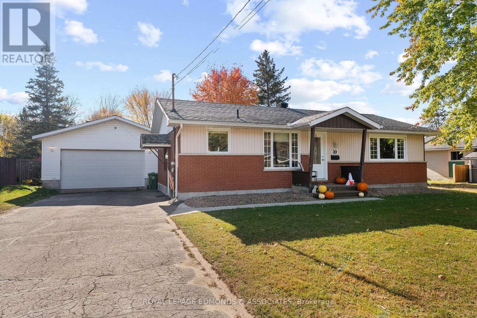 MLS® listing #30440990 for sale located at 10 SUNSET CRESCENT