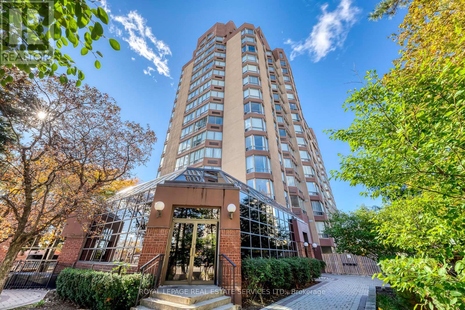 MLS® listing #30440996 for sale located at UPH 02 - 25 FAIRVIEW ROAD W
