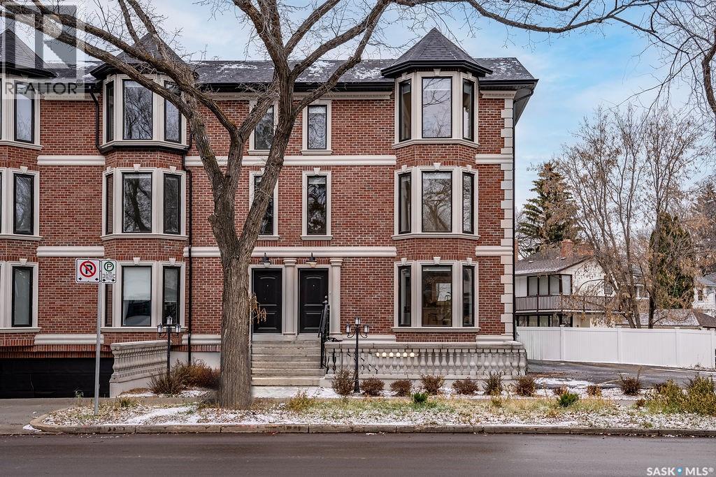 MLS® listing #30441932 for sale located at 1007 Osler STREET