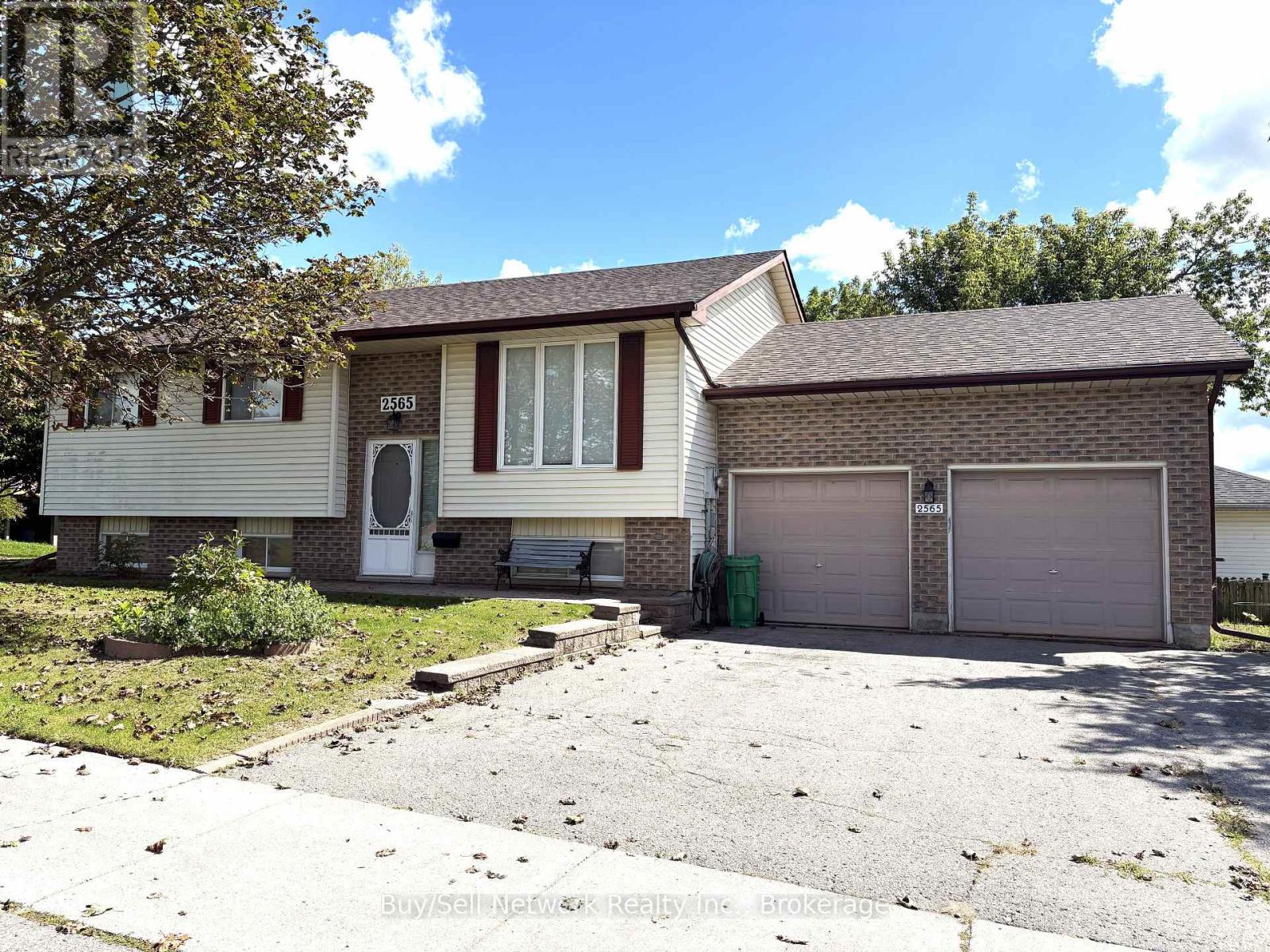 MLS® listing #30441952 for sale located at 2565 MARSDALE DRIVE