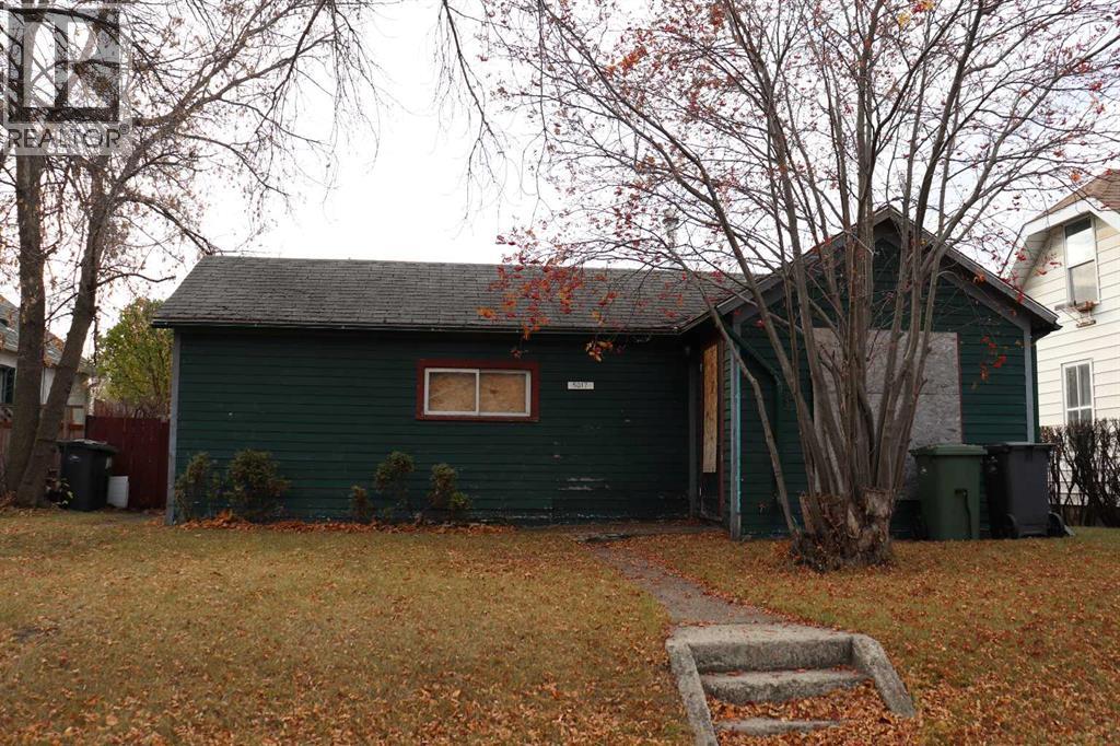 MLS® listing #30442595 for sale located at 5017 55 Avenue