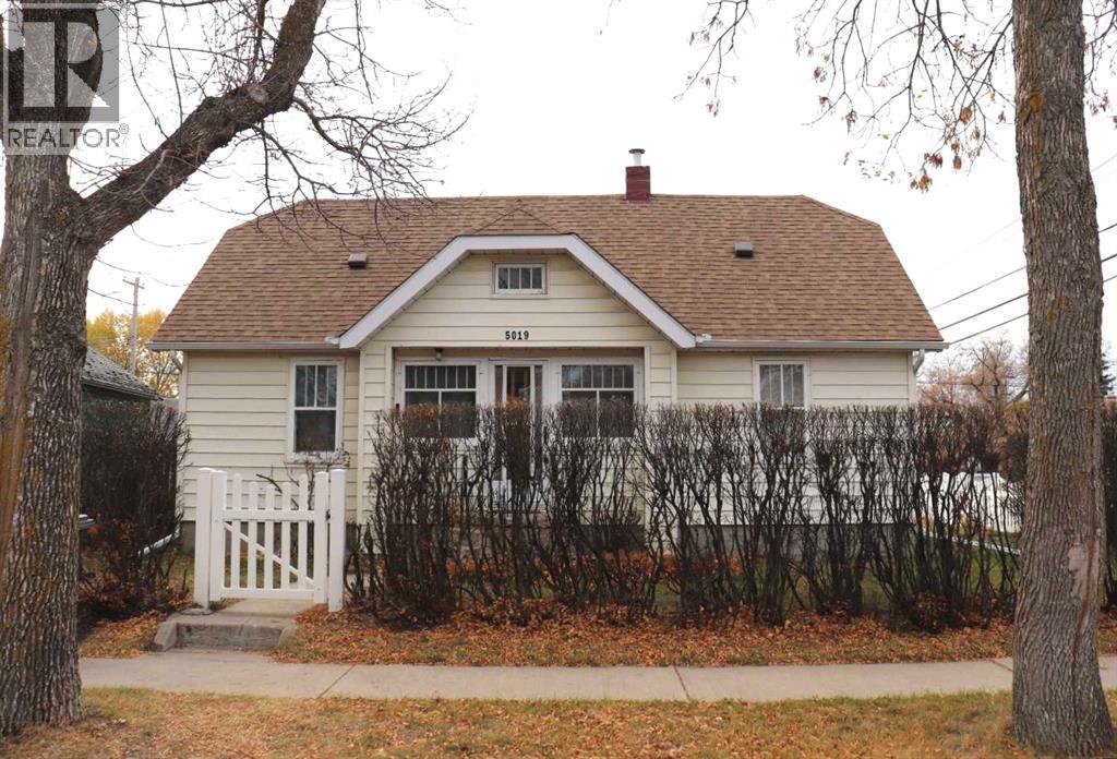 MLS® listing #30442607 for sale located at 5019 55 Avenue