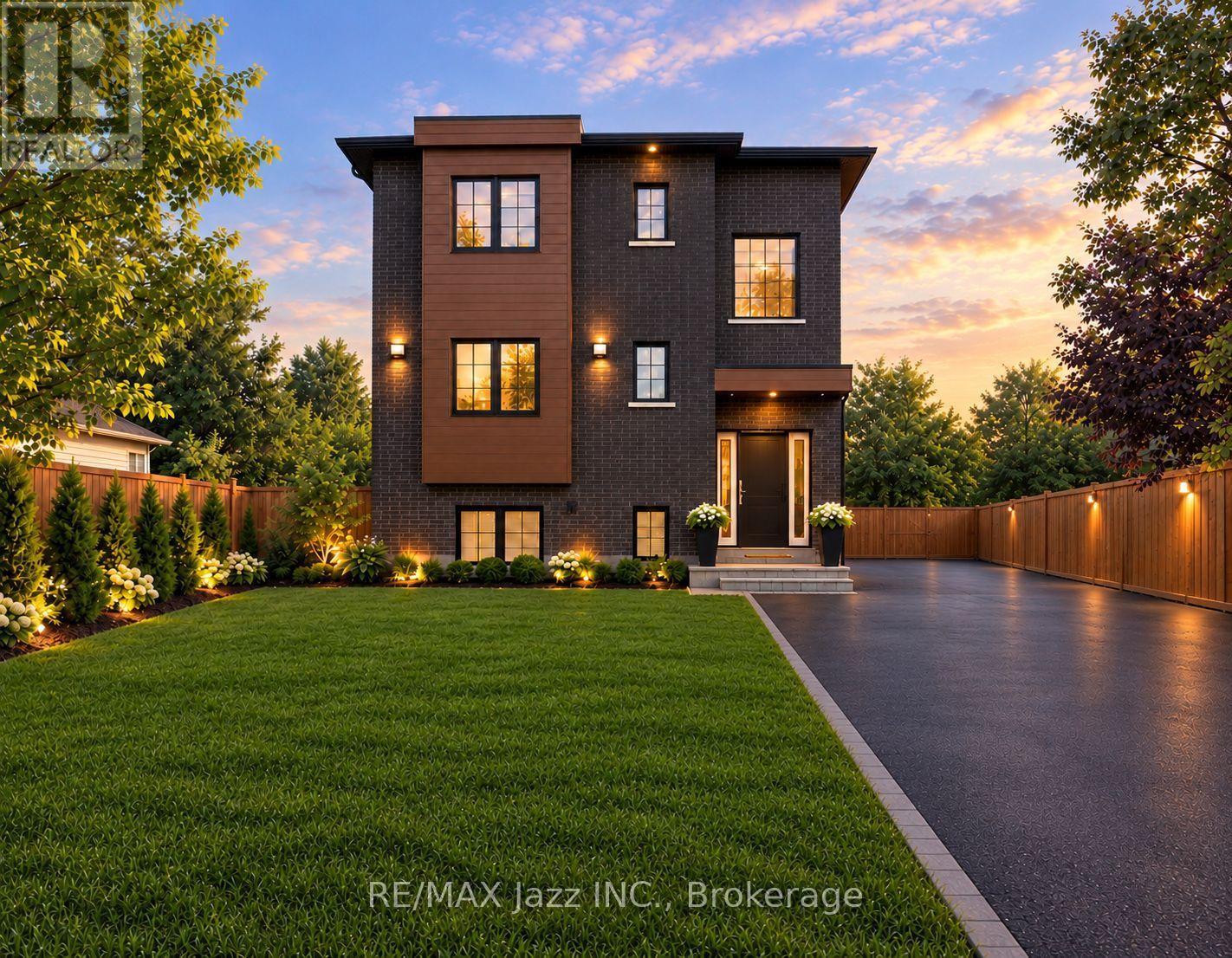 MLS® listing #30442794 for sale located at MAIN - 639 HORTOP STREET