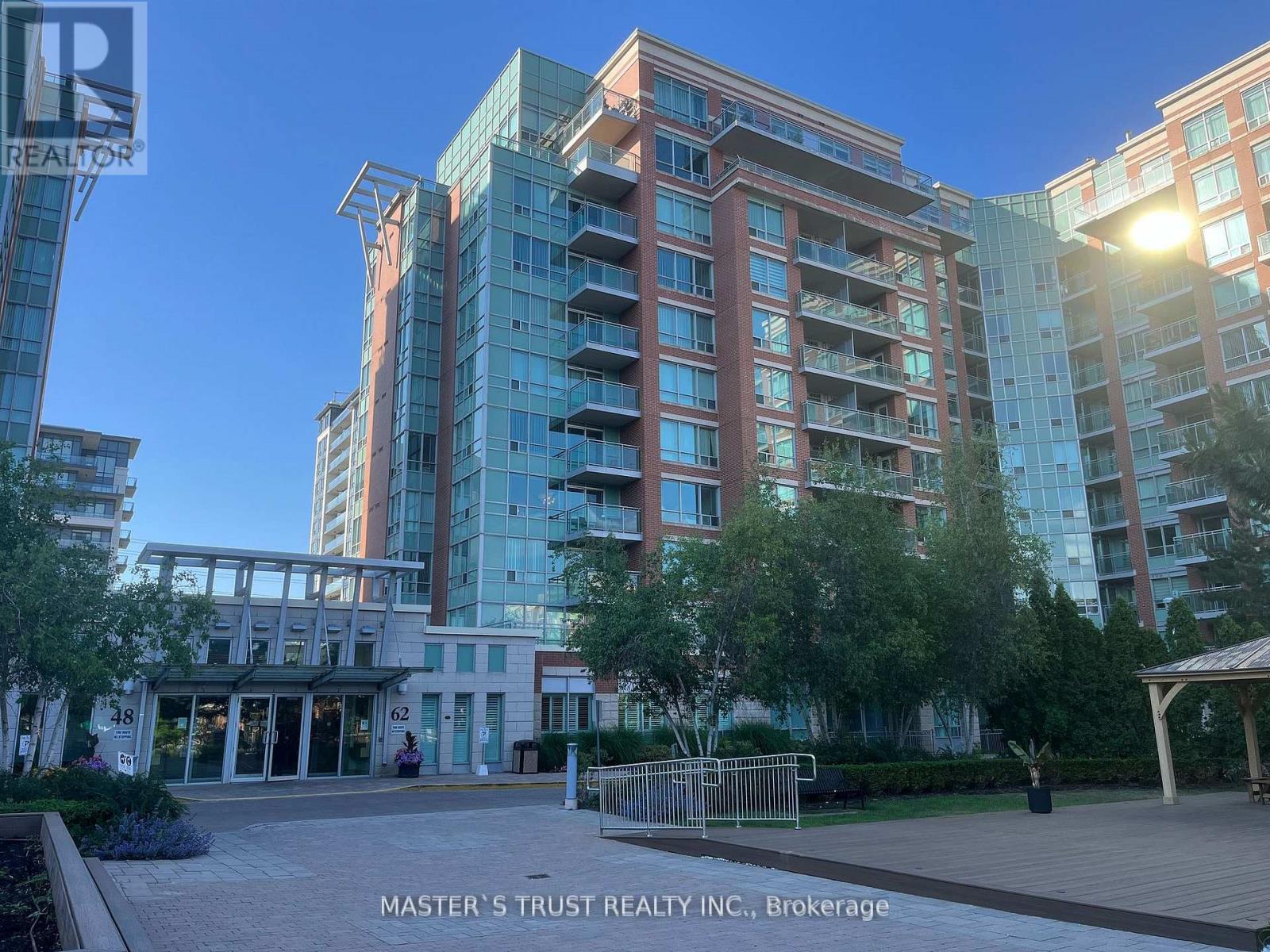 MLS® listing #30443165 for sale located at 522 - 62 SUNCREST BOULEVARD