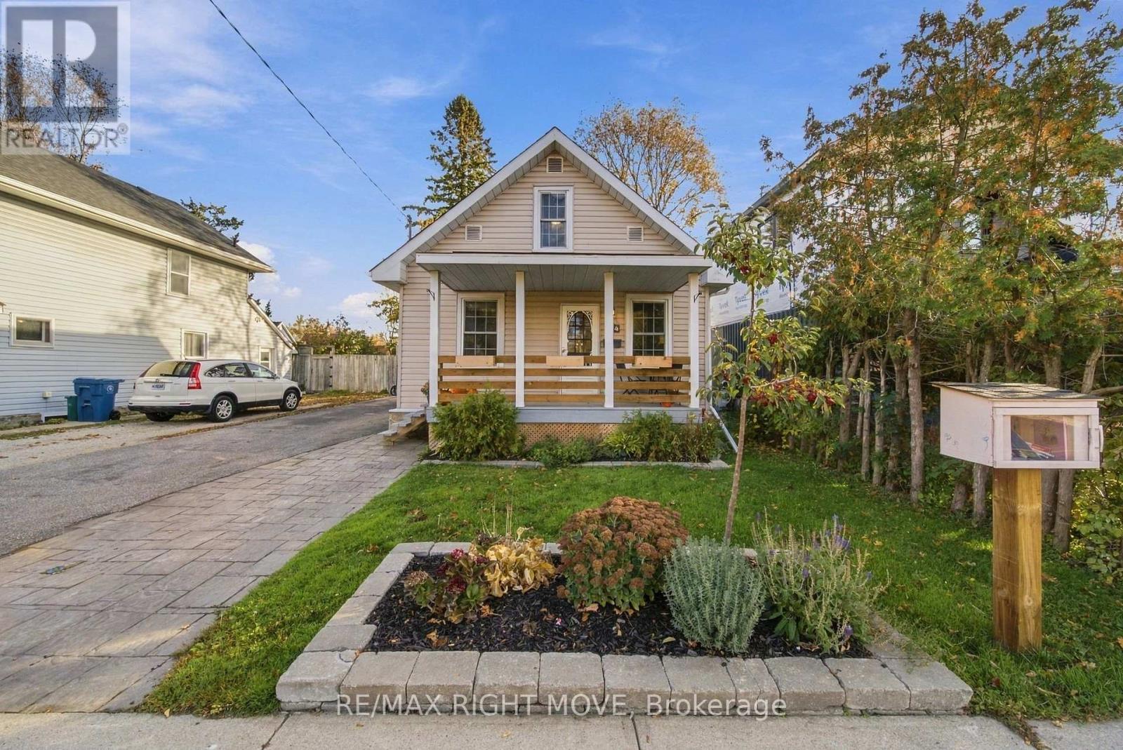 MLS® listing #30443368 for sale located at 94 WESTMOUNT DRIVE N