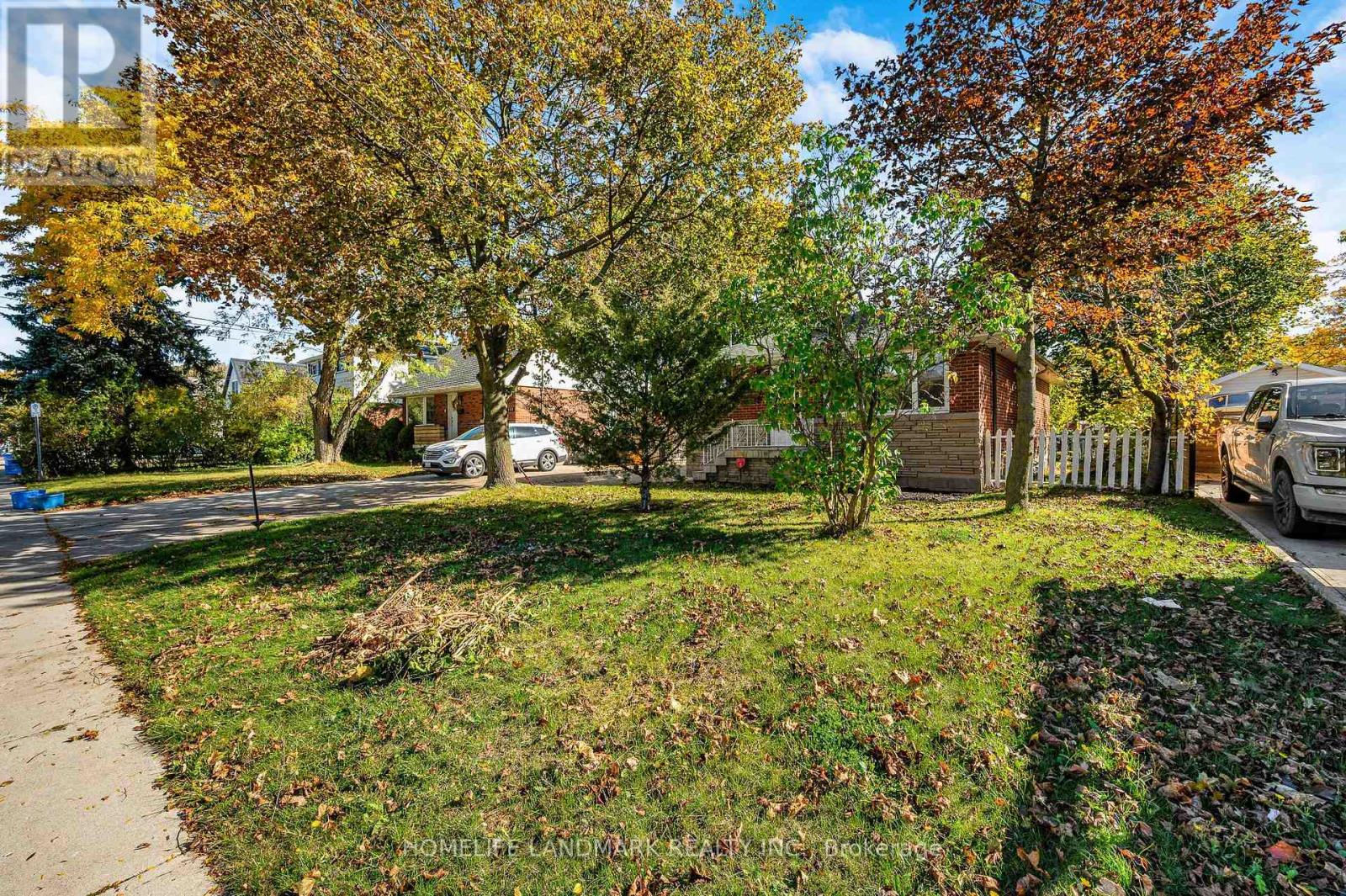 MLS® listing #30443569 for sale located at 135 HOWARD AVENUE