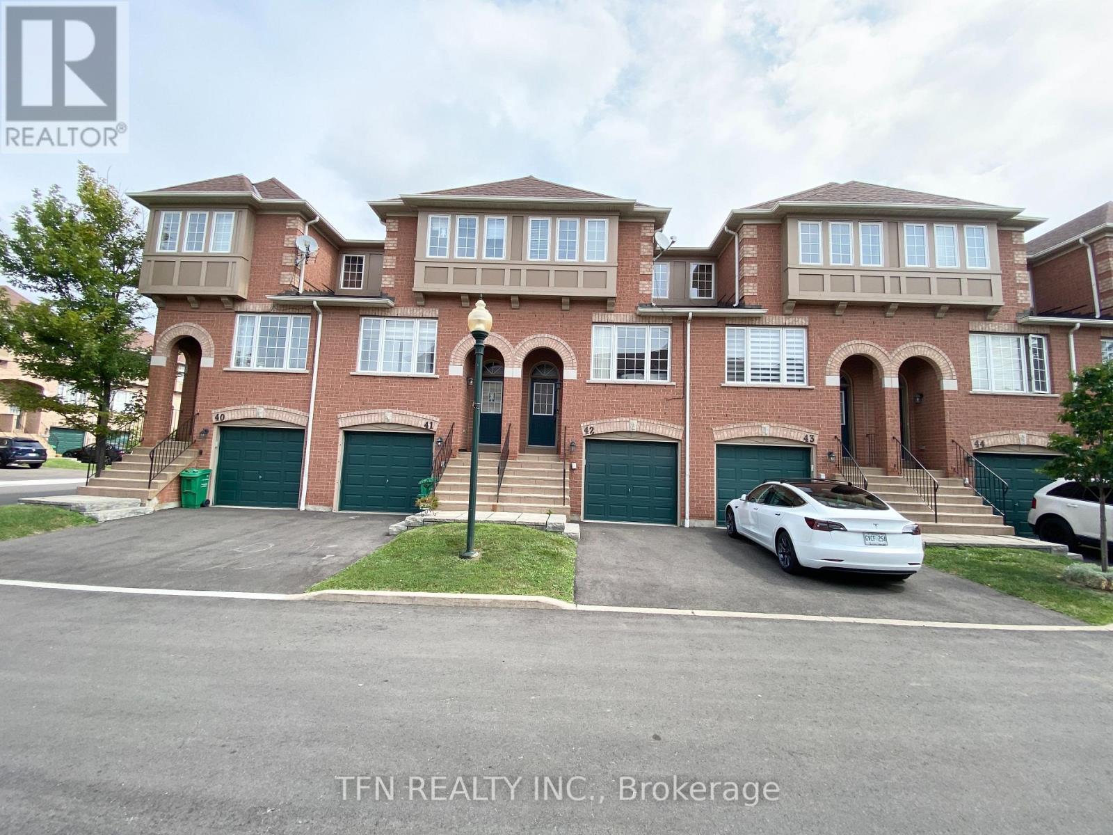 MLS® listing #30447287 for sale located at 42 - 3020 CEDARGLEN GATE