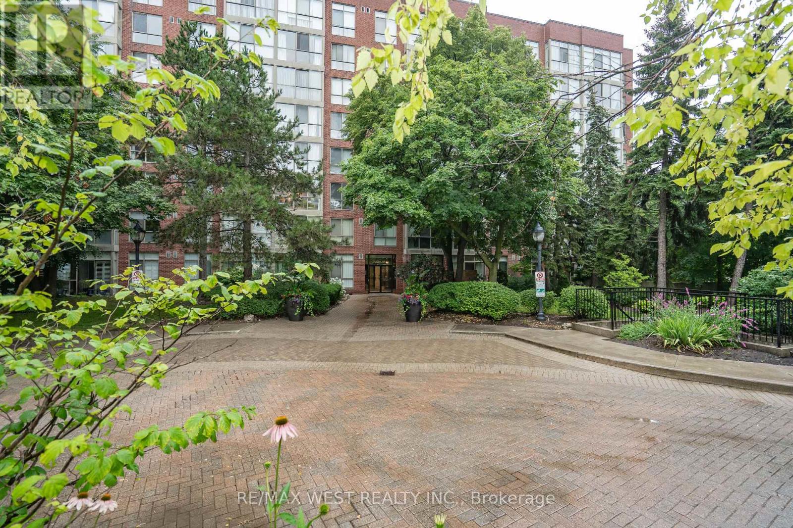 MLS® listing #30447465 for sale located at 749 - 24 SOUTHPORT STREET
