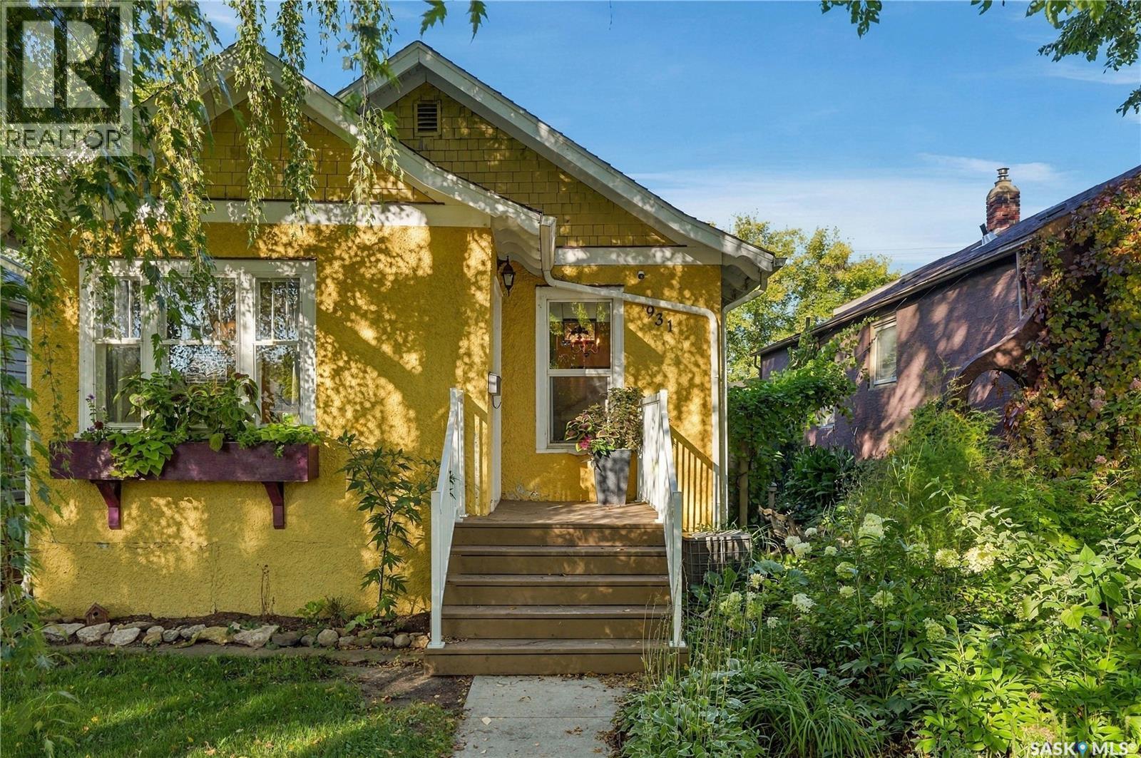 MLS® listing #30447585 for sale located at 931 4th AVENUE N