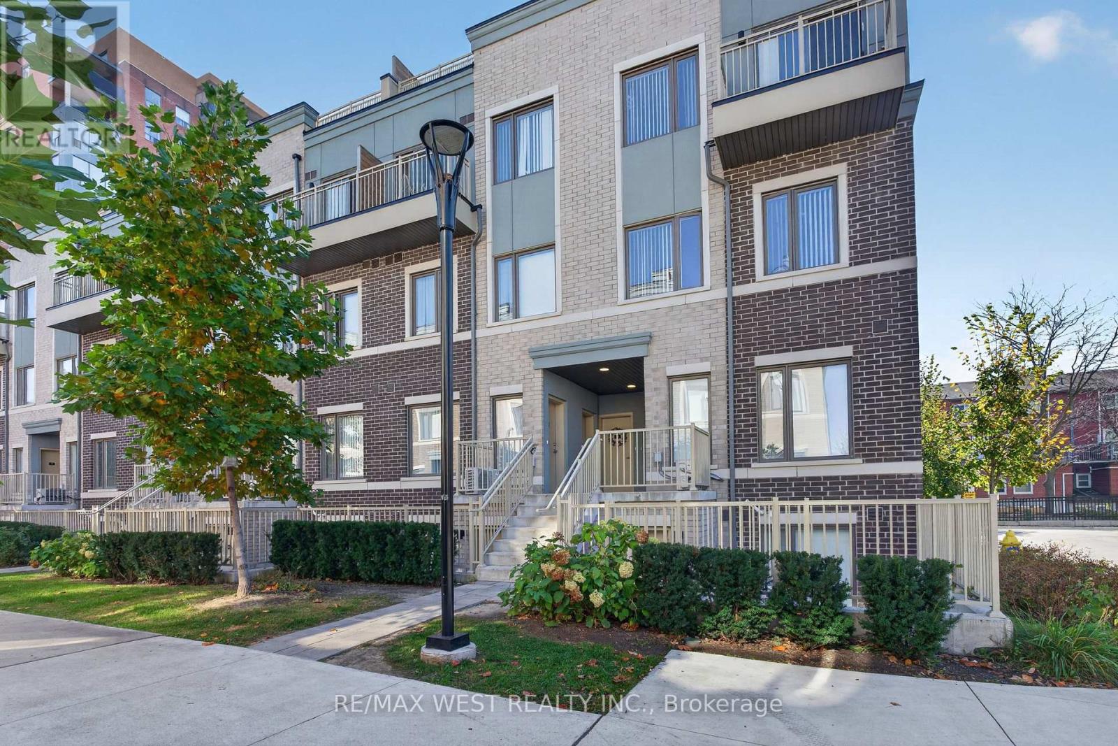 MLS® listing #30451210 for sale located at 68 - 5 WILLIAM JACKSON WAY