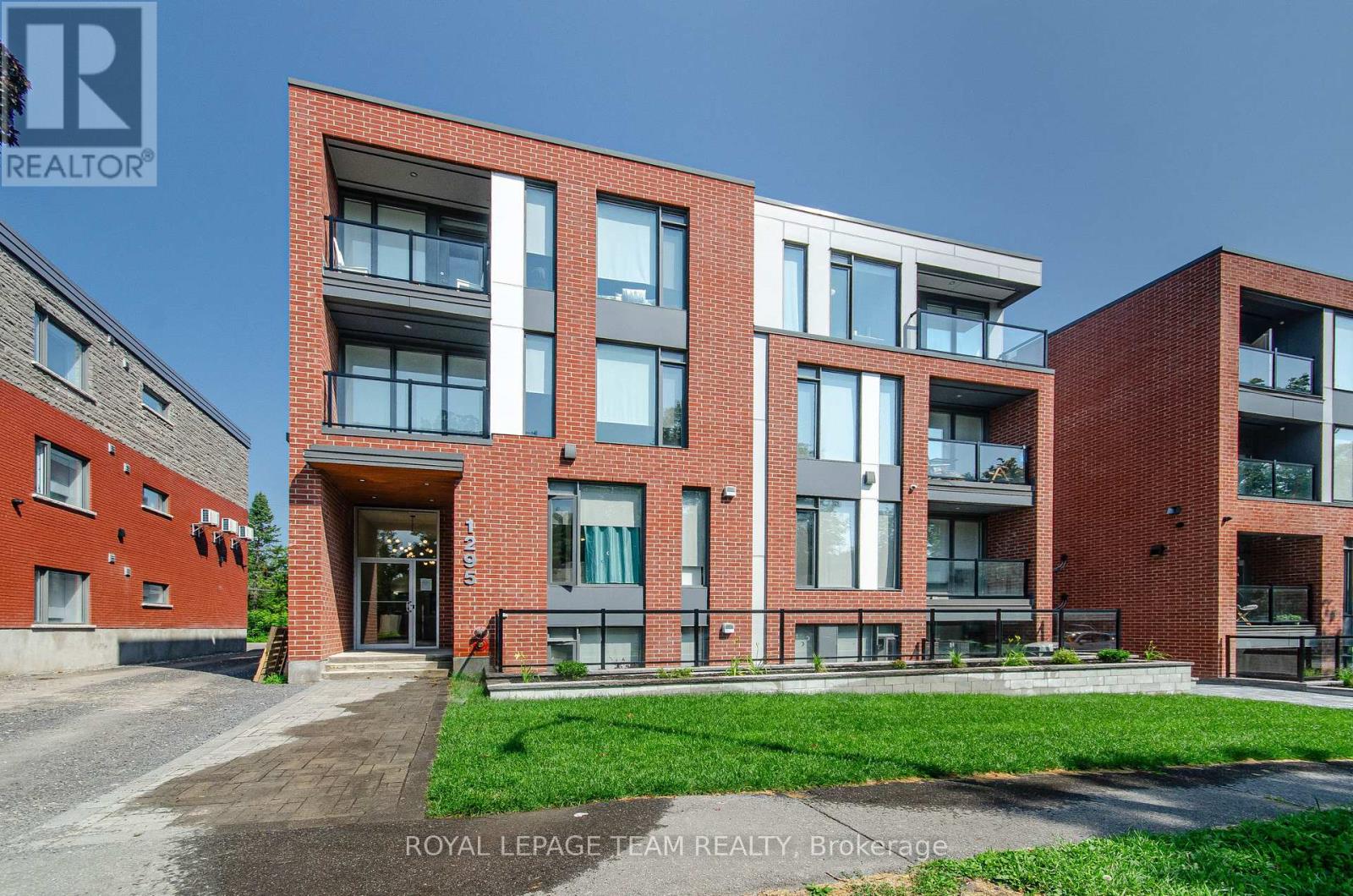 MLS® listing #30452368 for sale located at 204 - 1295 SUMMERVILLE AVENUE