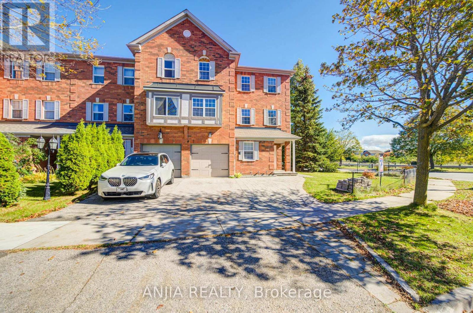 MLS® listing #30452375 for sale located at UPPER - 7 HAWTIN LANE