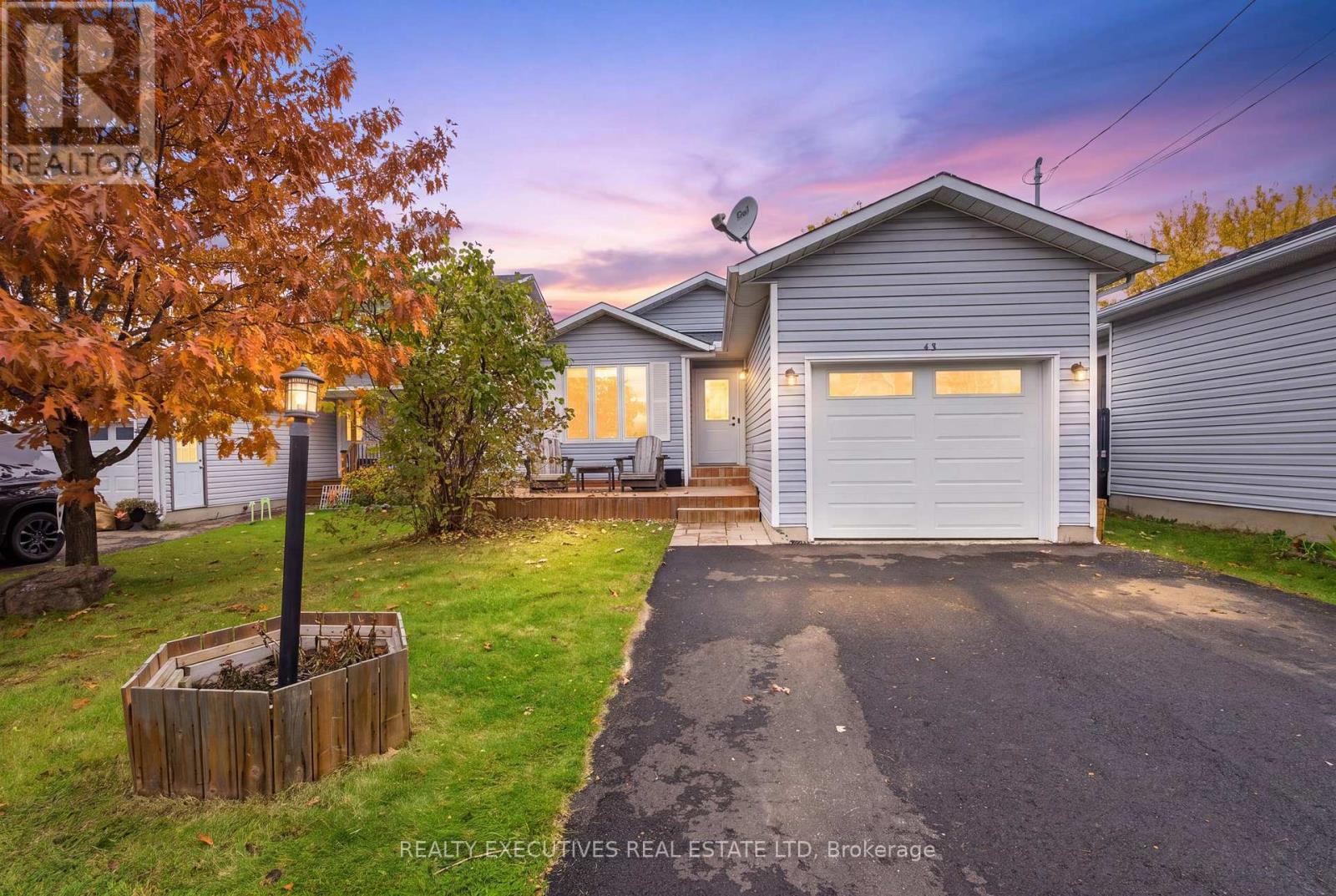 MLS® listing #30456269 for sale located at 43 BARKER STREET