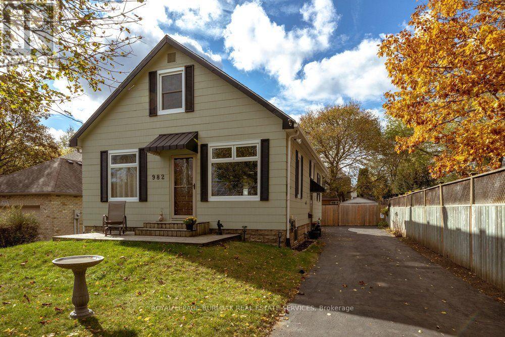 MLS® listing #30456550 for sale located at 982 PARKHILL AVENUE