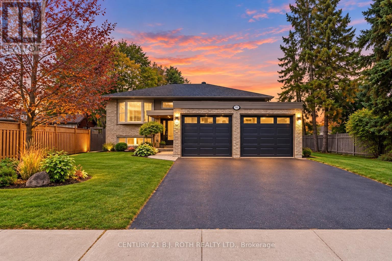 MLS® listing #30457178 for sale located at 93 GROVE STREET E