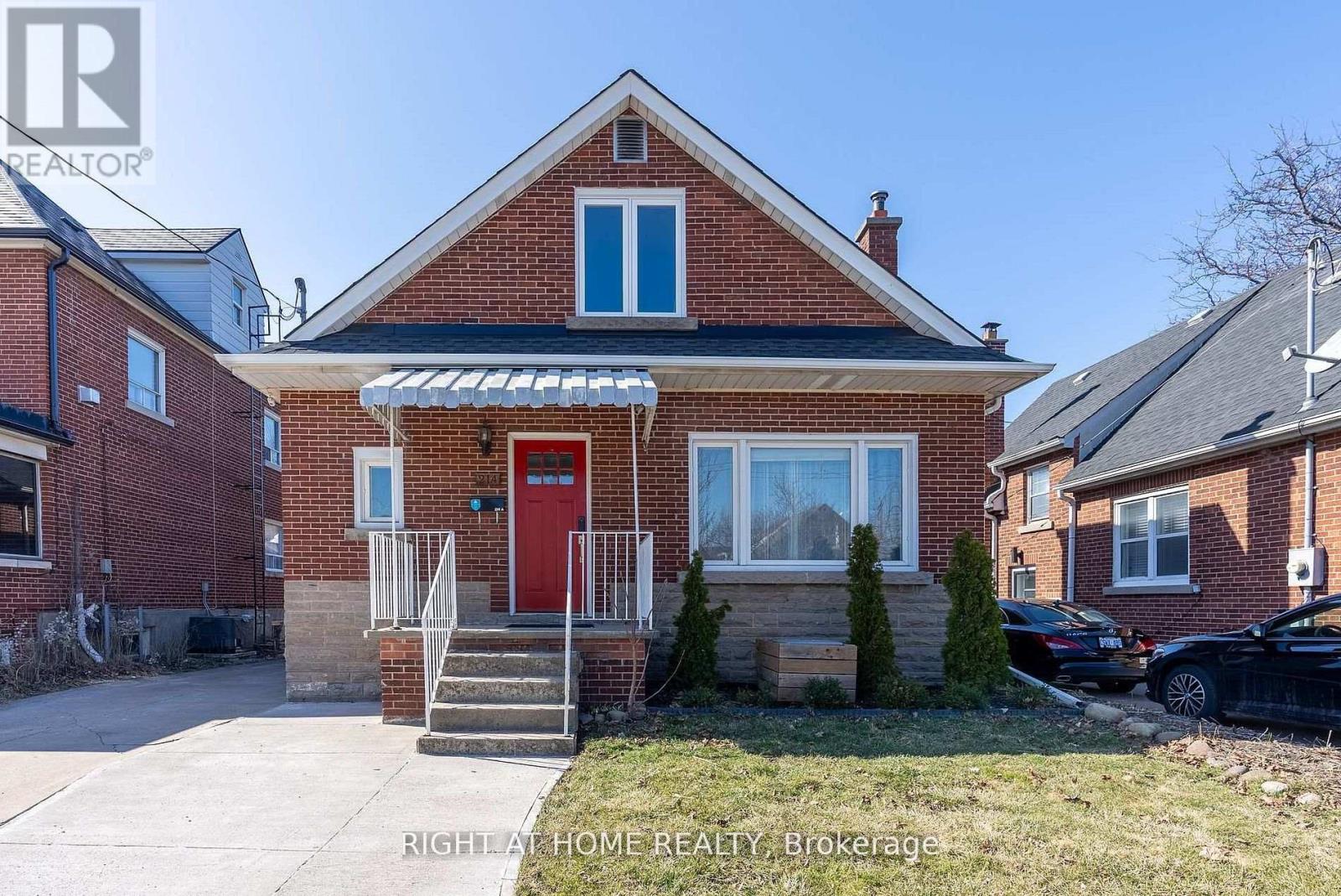 MLS® listing #30457229 for sale located at 214 KENILWORTH AVENUE S